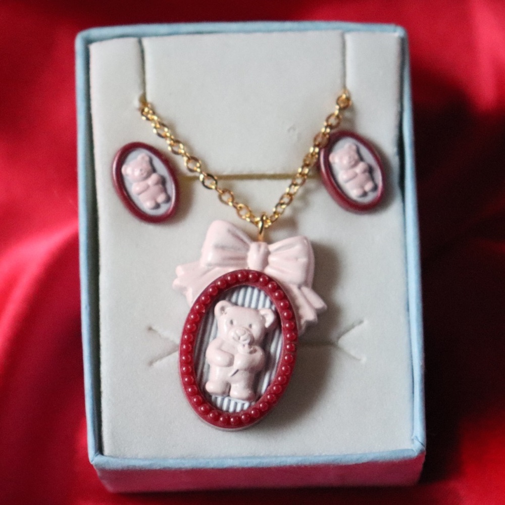 Too adorable pink bear earring and necklace set!